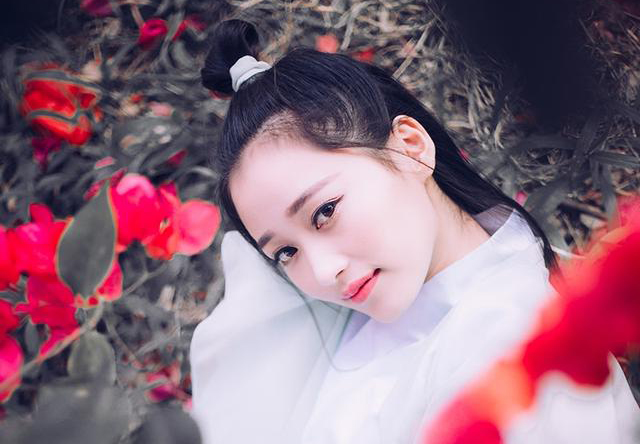 皇后偷偷溜出宫,小说皇后逃婚出宫