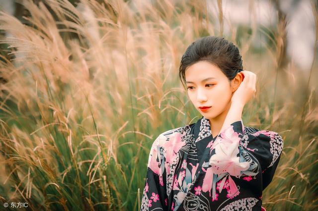 小说：她嘴馋吃冰淇淋，还想跟男友分享，男友直接按住吃她嘴里的