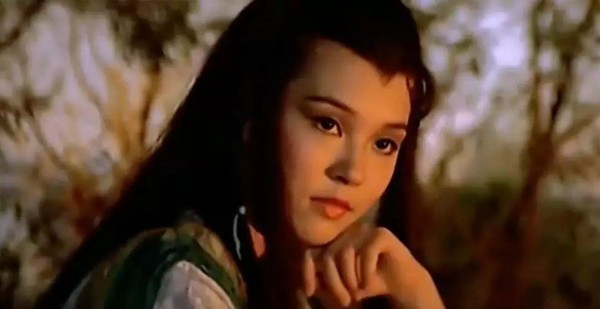 翁静晶因与刘家良结婚轰动娱乐圈，刘家良去后，她再嫁入赌王家族