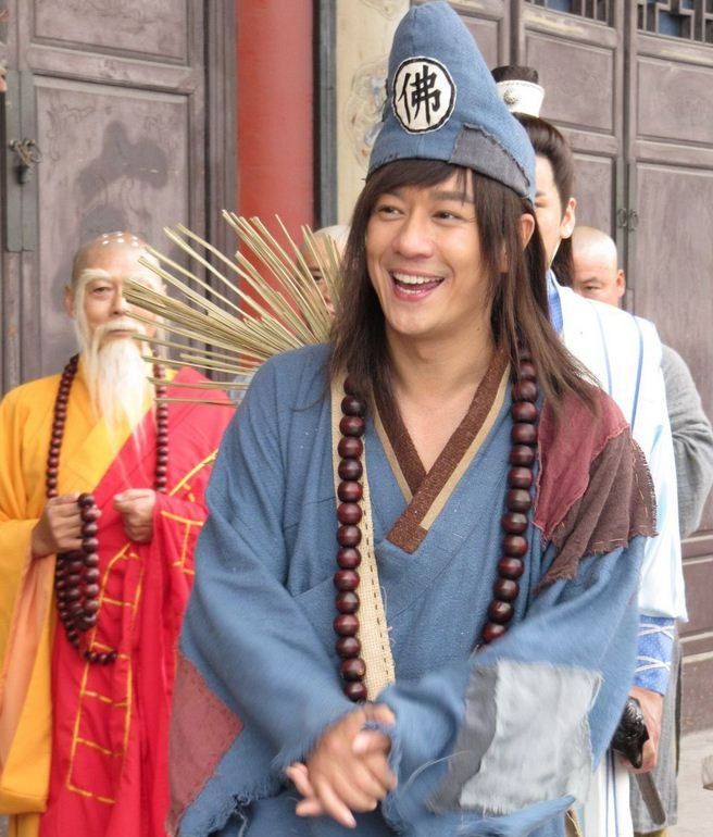 过气老戏骨窘况：农村走穴、直播捞金、情史混乱，晚节还值钱吗？