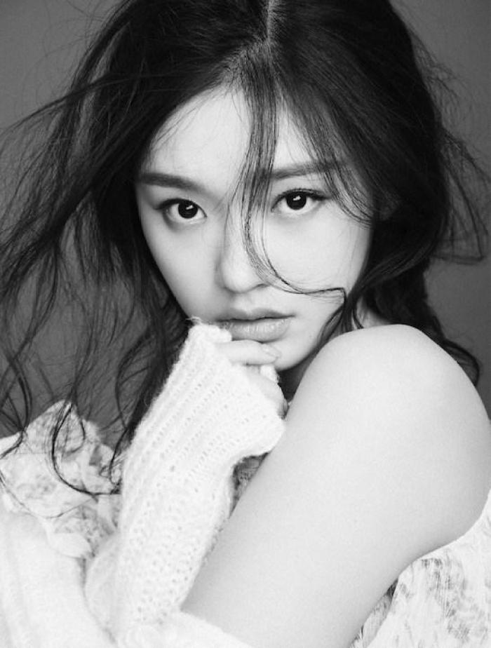 星爷独宠林允：模仿倪妮傍上冯绍峰，背刺周洁琼勇敢索吻王大陆