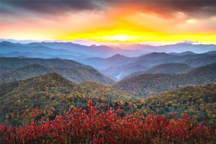 祖国山河美如画名胜古迹遍天下,有哪些描述祖国大好山河的诗词