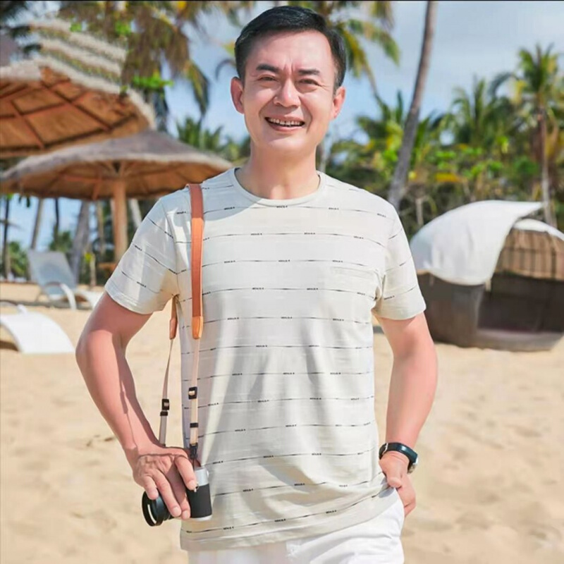 40岁的男人夏天穿什么颜色的t恤,夏季老男人穿什么颜色t恤好