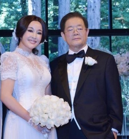 刘晓庆曾经历过4段婚姻,60岁刘晓庆与前夫相拥而泣