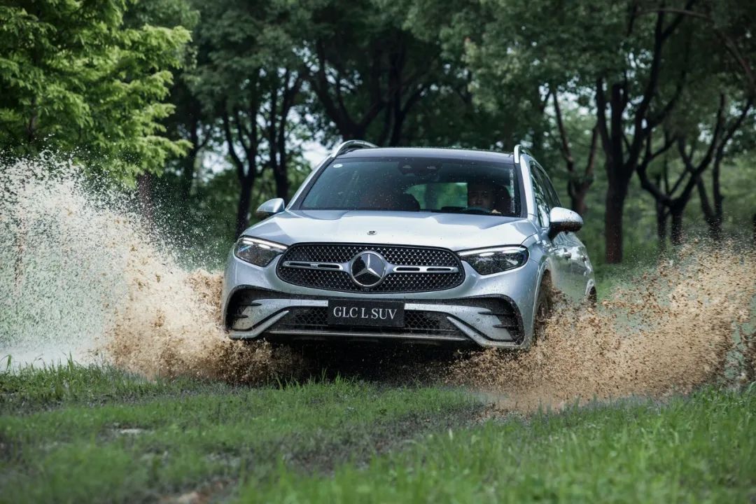 全新奔驰长轴距glcsuv正式亮相,全新长轴距glc越野试驾