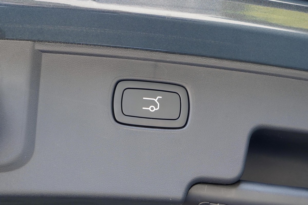 零跑旗舰车型c11,喜提新款零跑c11