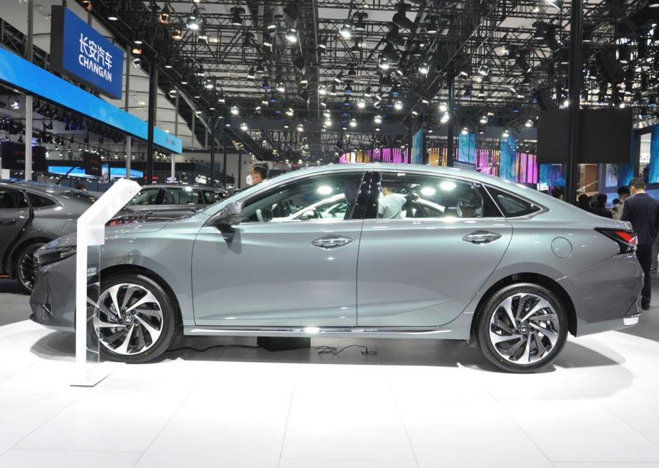 长安锐程plus旗舰型怎么样,售价9.99万起长安锐程plus