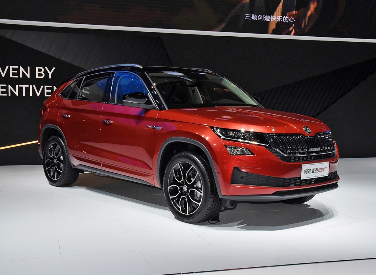 国足1-3爆冷不敌越南评论,国足座驾vs明星座驾