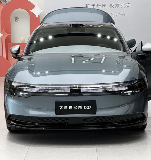 极氪007四驱75kwh真实续航评测,极氪007市区后驱版续航实测