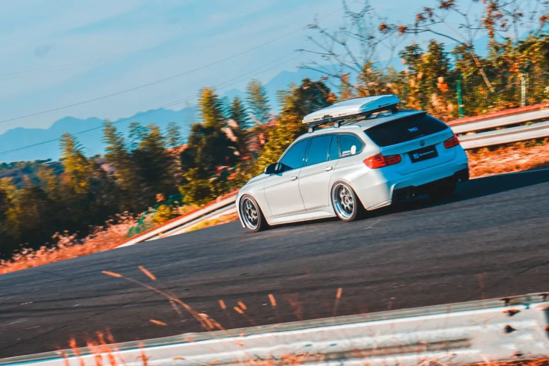 宝马320旅行版,宝马320旅行车