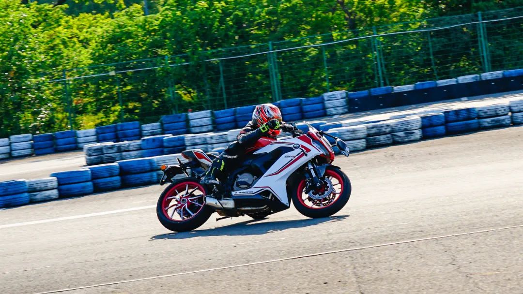 推荐中排仿赛,赛400值得入手吗骑行感受