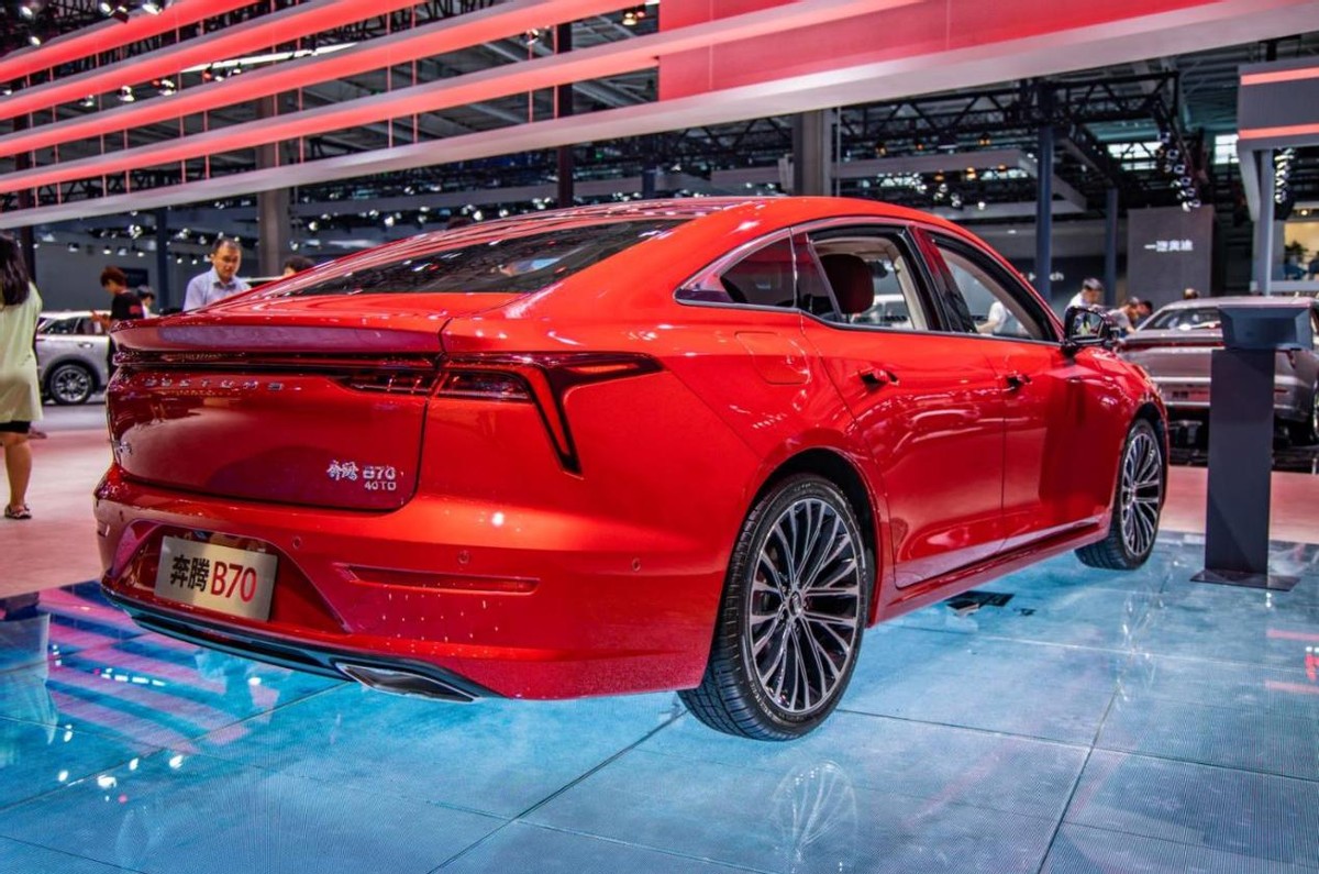 奔腾B70七十周年纪念款怎么样？1.5T四缸发动机，多种节油技术