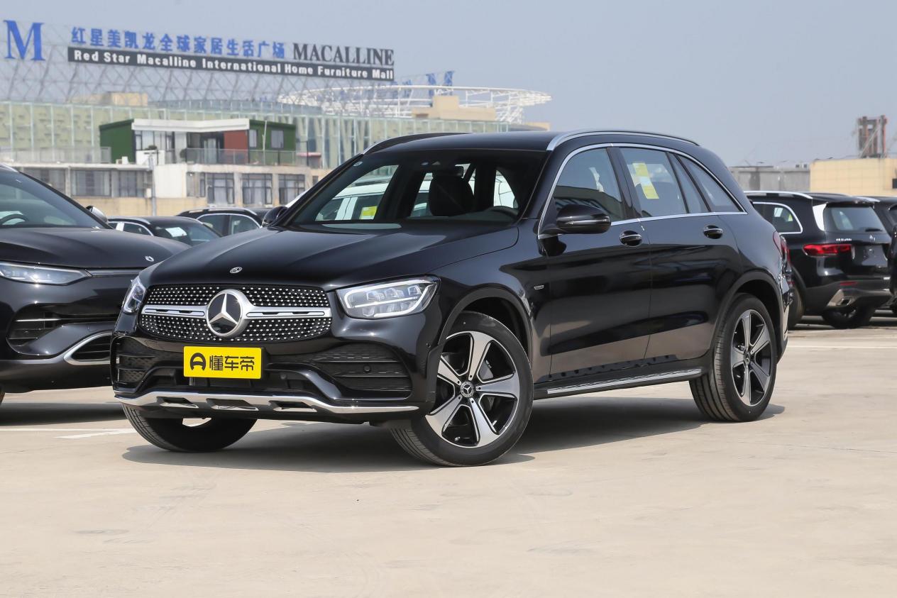 30万的bba和奔驰glc哪个好,最新款奔驰glc四驱测试视频