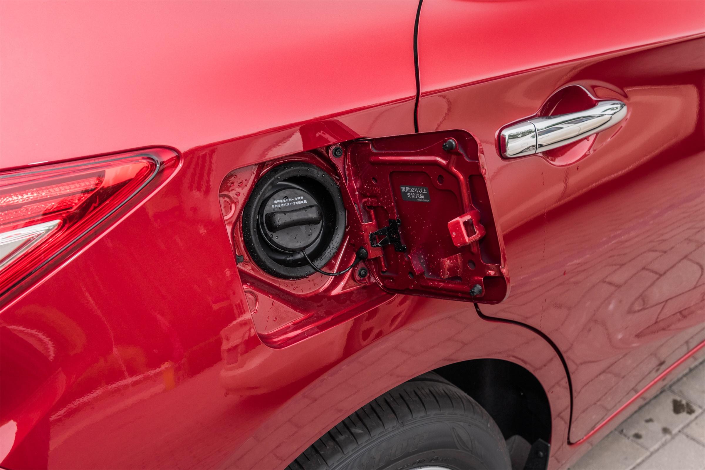 省油，空间大，座椅柔软舒适，9.99万起售，体验日产骐达TIIDA