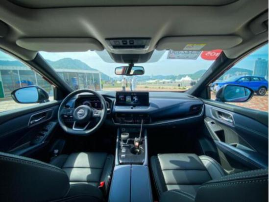 日产逍客新老款对比,东风日产逍客经典智享版红色