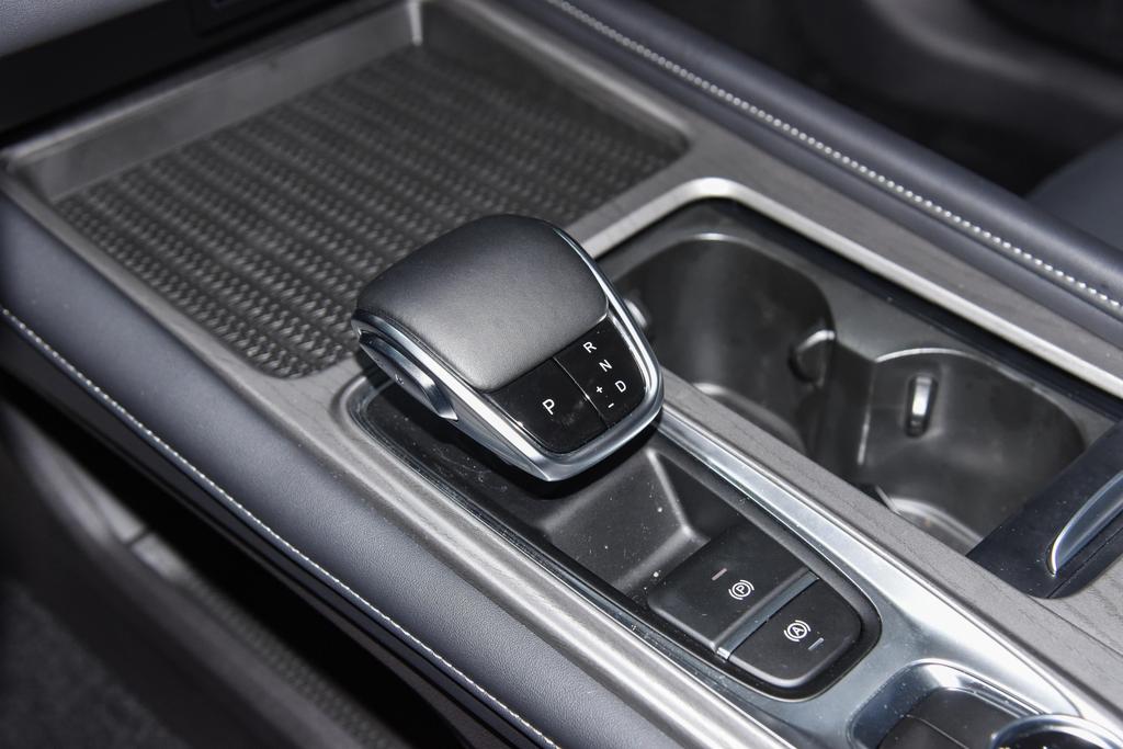 奇瑞艾瑞泽8对比长安uni-v,奇瑞艾瑞泽8新款2022参数