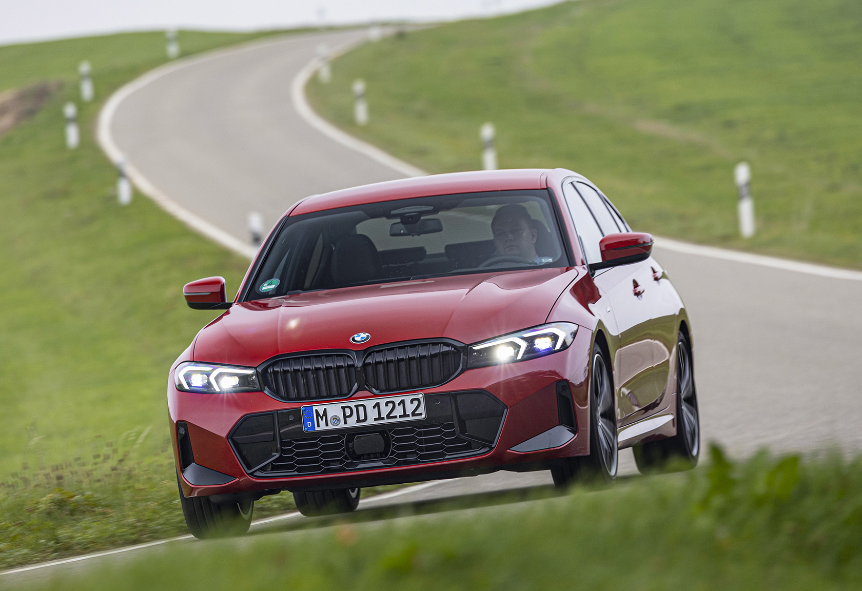 奥迪a4豪华动感和宝马320对比,宝马3系奥迪a4奔驰c300实测对比