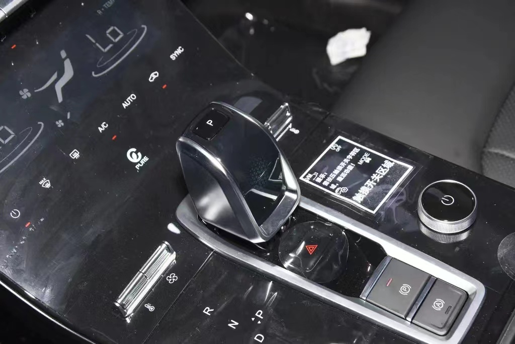 瑞虎8plus和长安cs75谁更值得入手,奇瑞瑞虎8plus2.0和长安cs75plus2.0