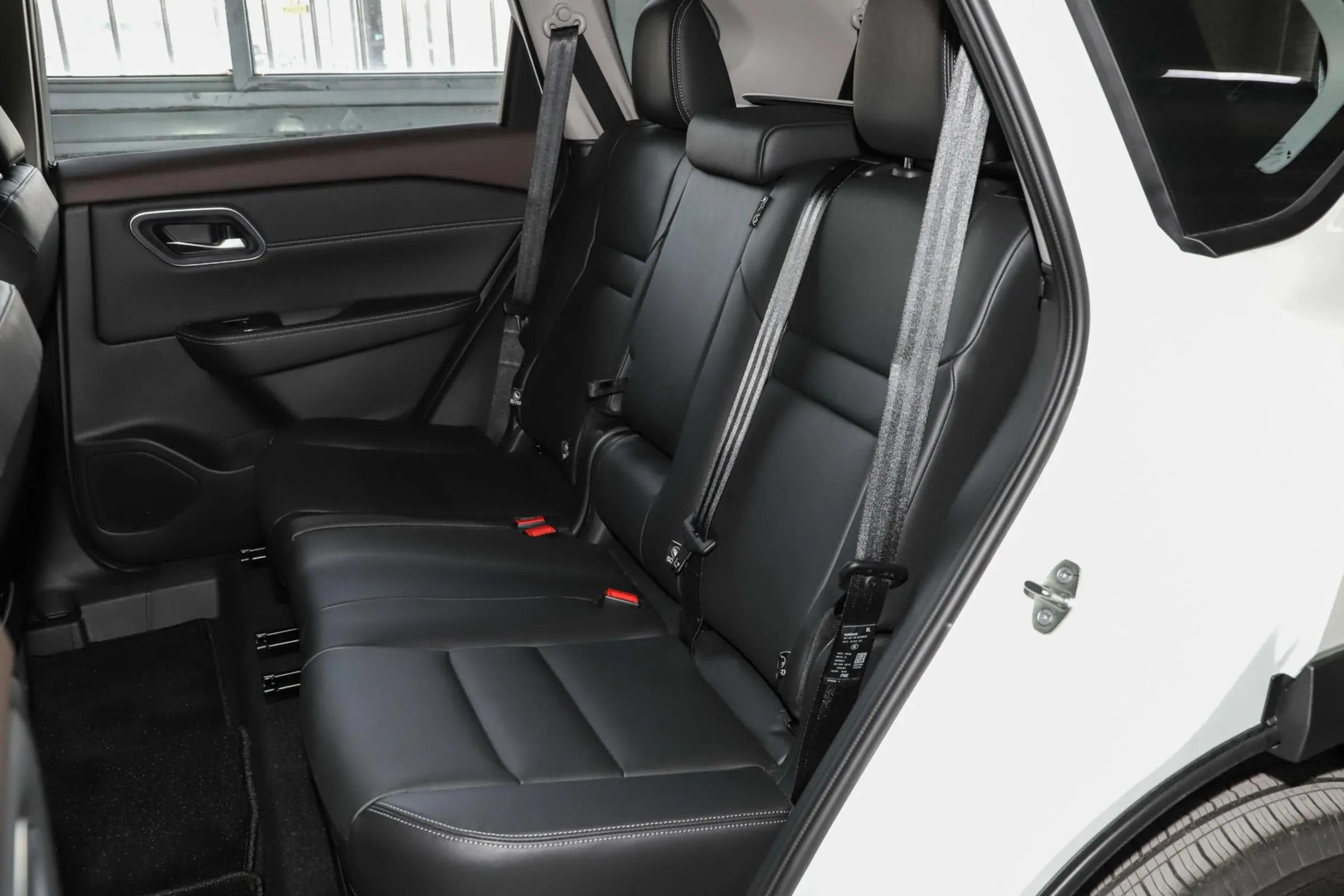 204马力1.5T，日系低价7座家用四驱SUV，油耗6.4L，实拍日产奇骏