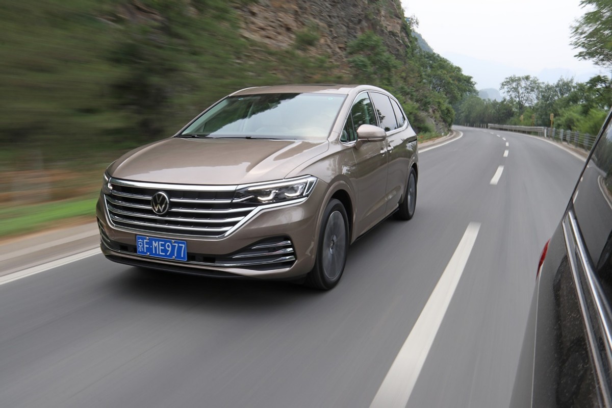 多面能手对比试驾上汽大众新威然,诚意之作试驾新款上汽大众威然