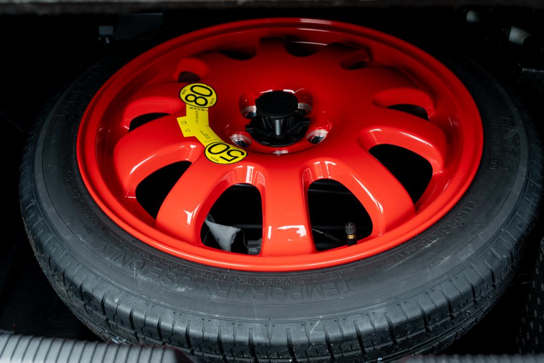 捷豹xel2024款曜黑运动版赛车绿,捷豹xel2.0t200psr-dynamics