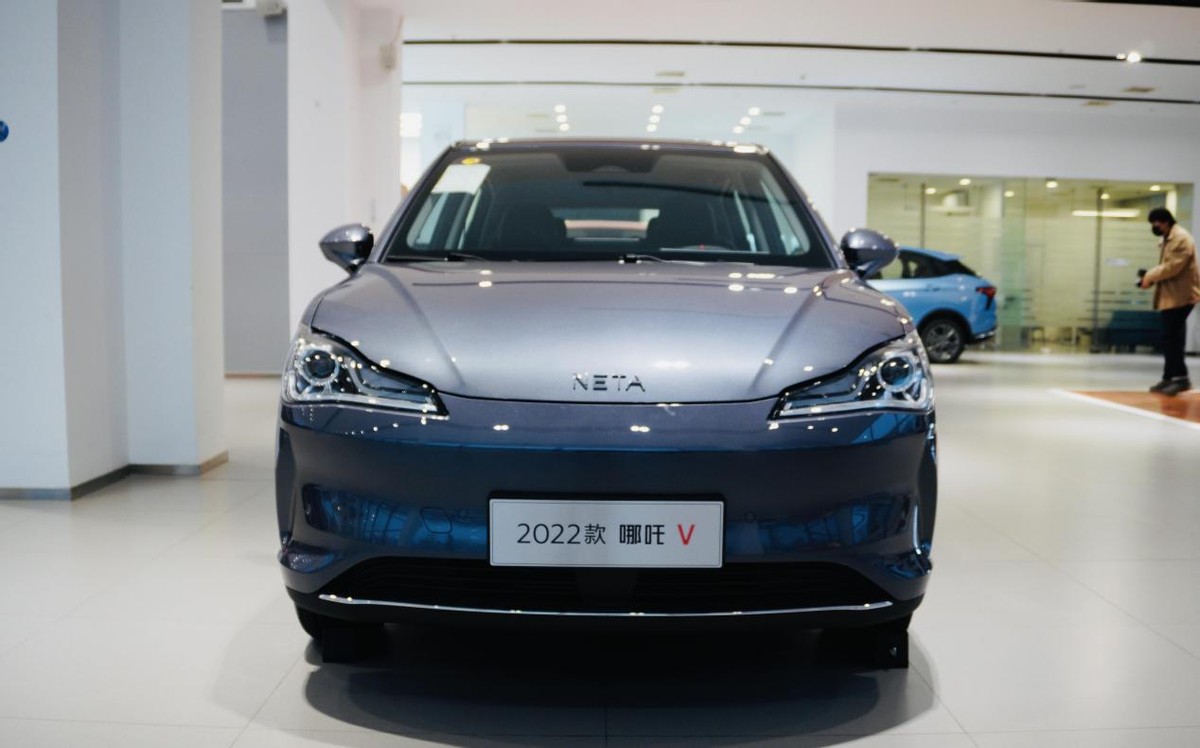 哪吒v白色款商务型,北京2022款哪吒v新车指导价