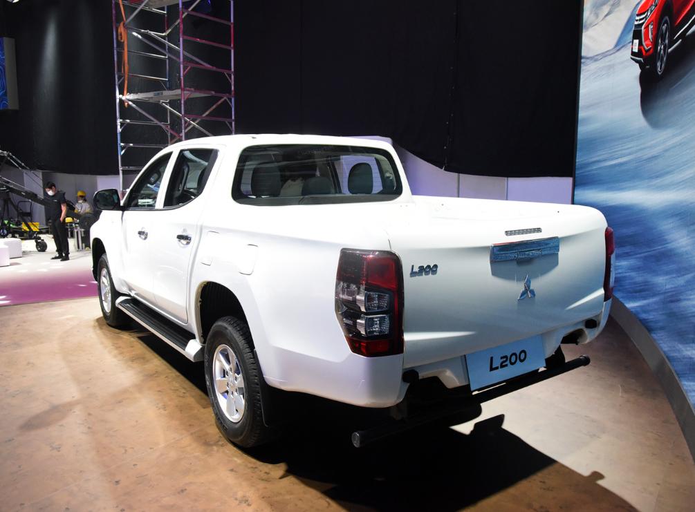 山海炮和三菱l200,纯进口三菱六座柴油版8at多少钱