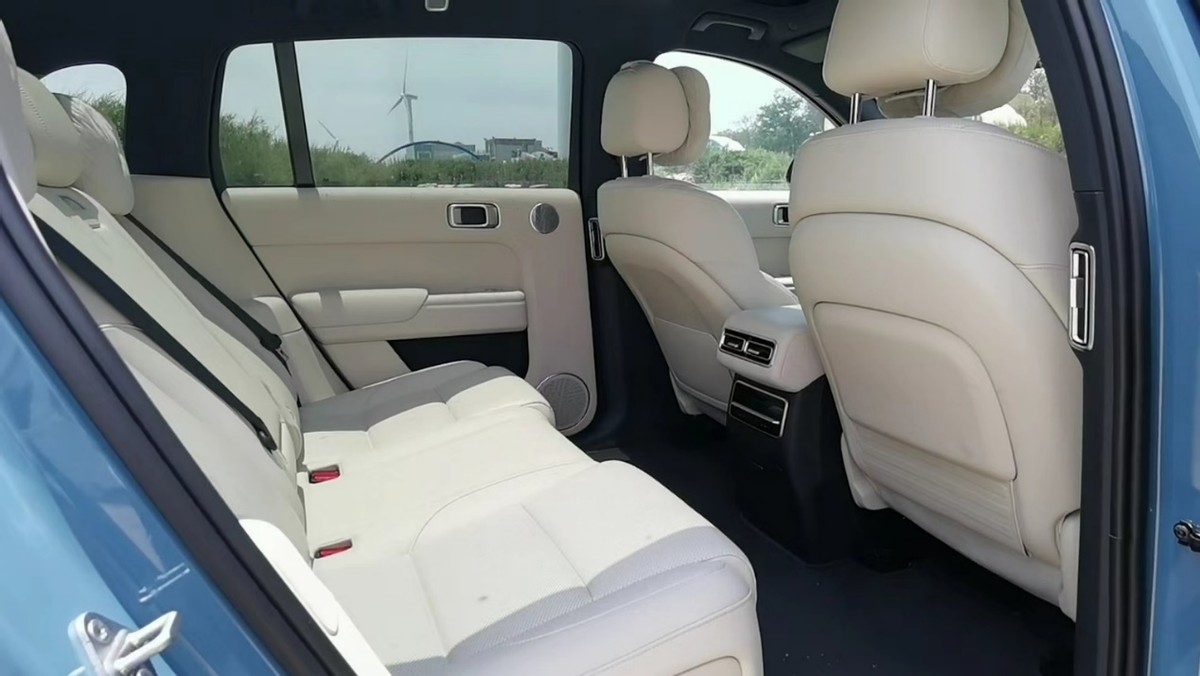 理想L7的腰部按摩，再加上这种坐姿，舒服！