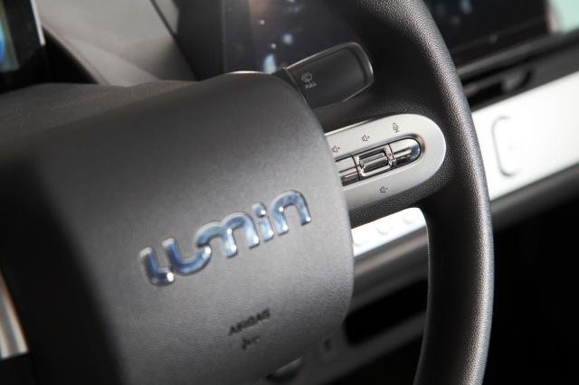 “520”不知道送女友什么礼物？长安Lumin包满意