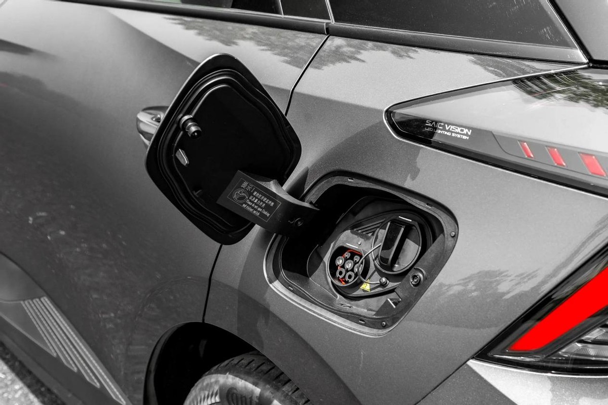 10万预算比亚迪海豚怎么样,海豚比亚迪2022款自由版落地价