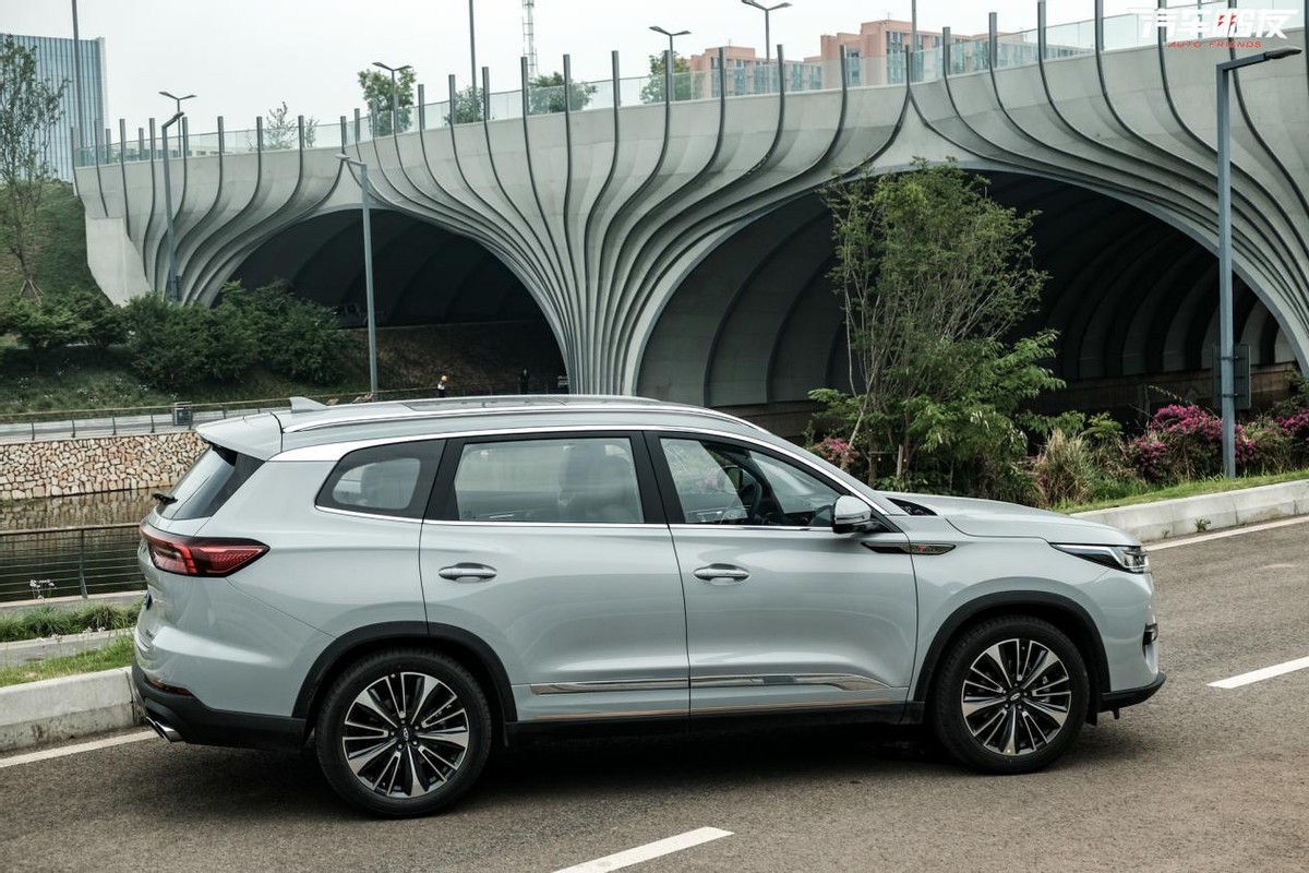 奇瑞瑞虎8pro巅峰版试驾五座,奇瑞瑞虎8pro四驱顶配深度试驾