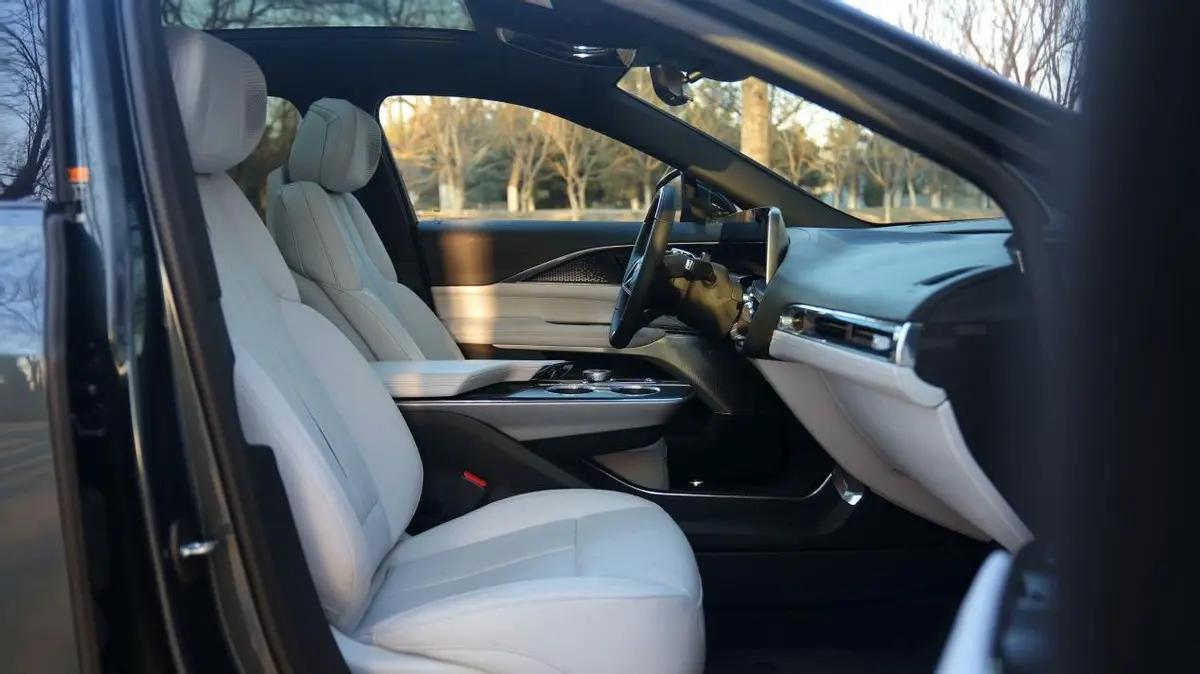 底盘质感好内饰好的轿车,凯迪拉克锐歌燃油版