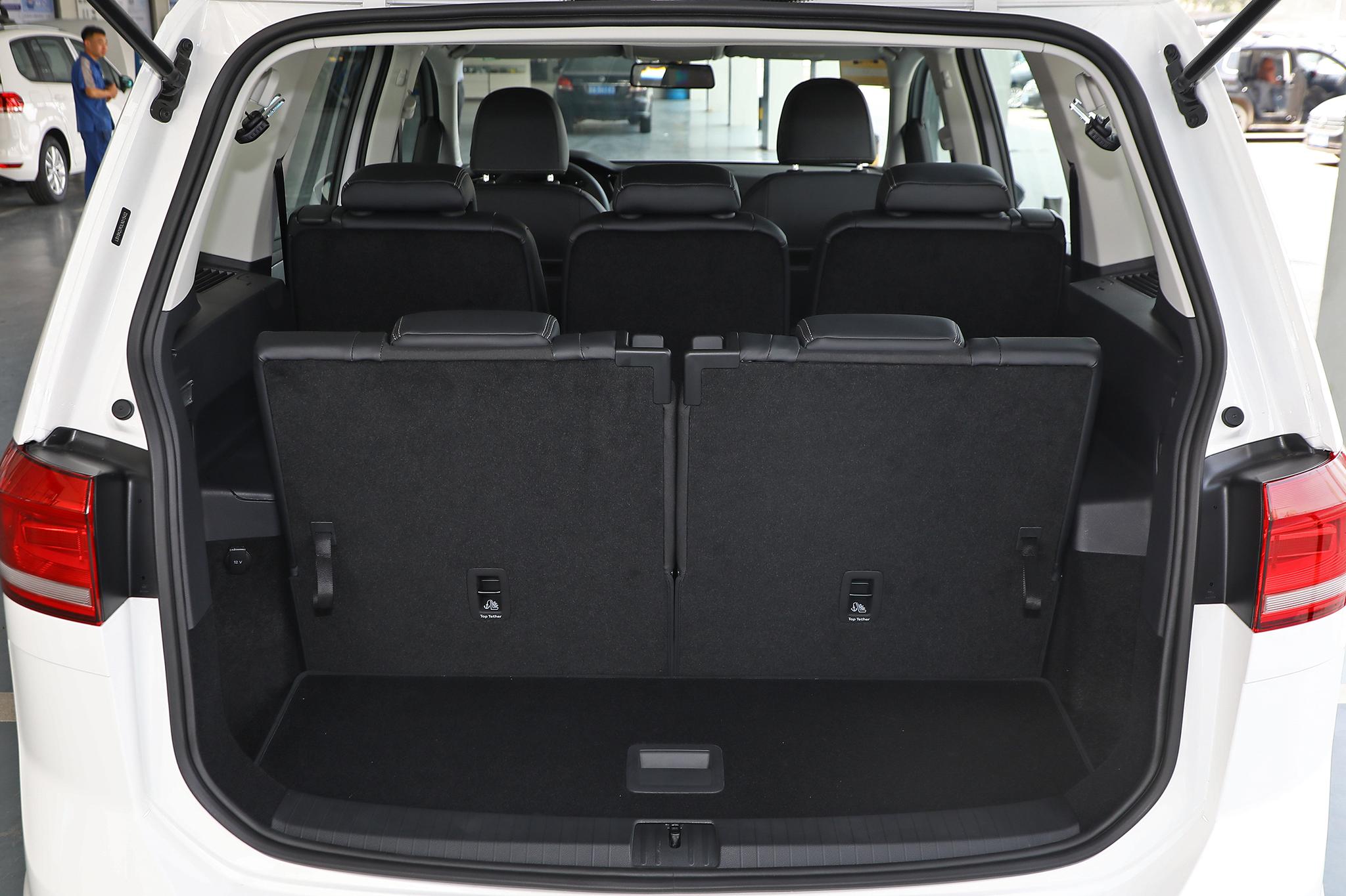 最新款途安mpv5座,顶配版旗舰六座大众途安开车感受