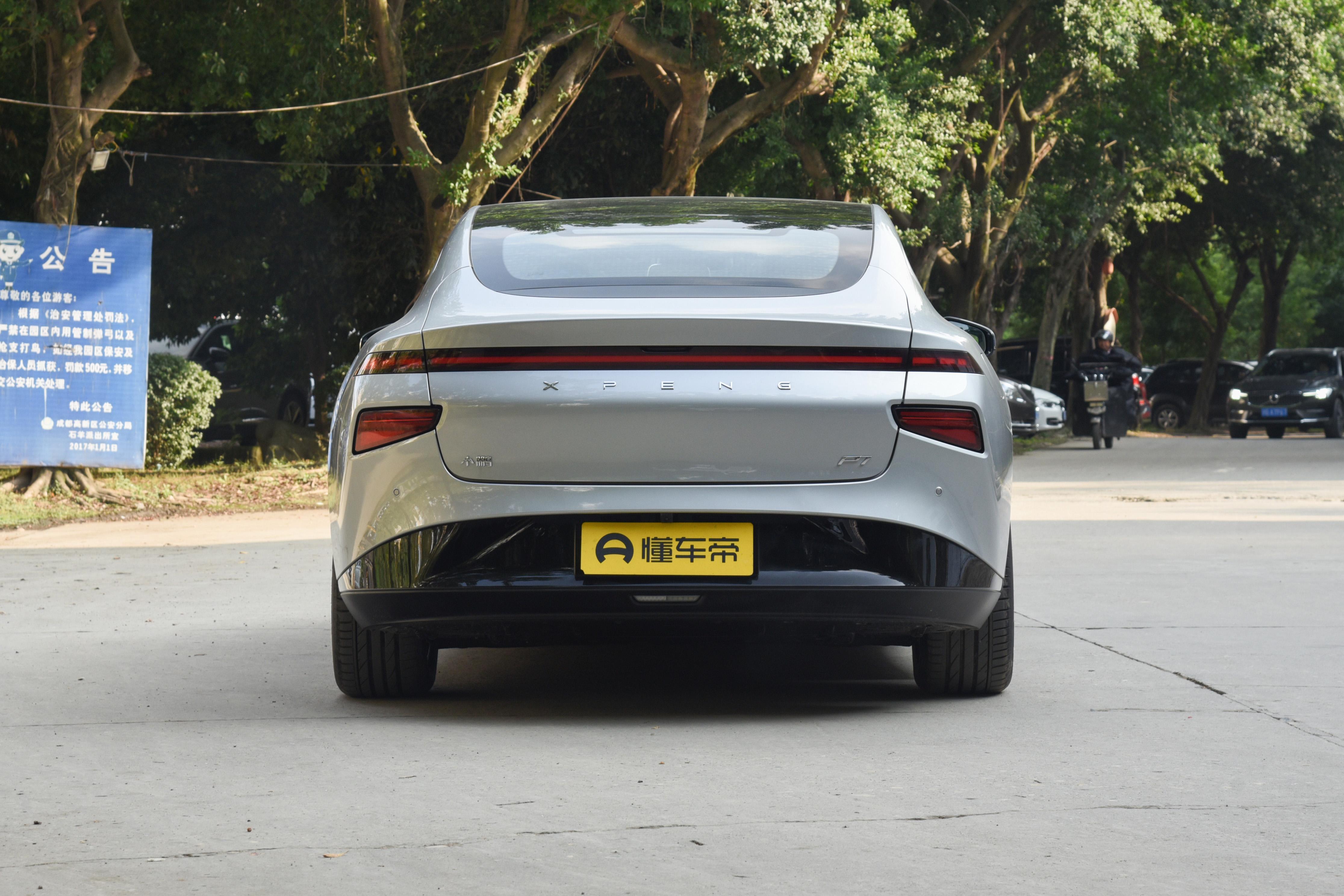 小鹏p7最高配新款2022款,小鹏p7新款2022款空间如何