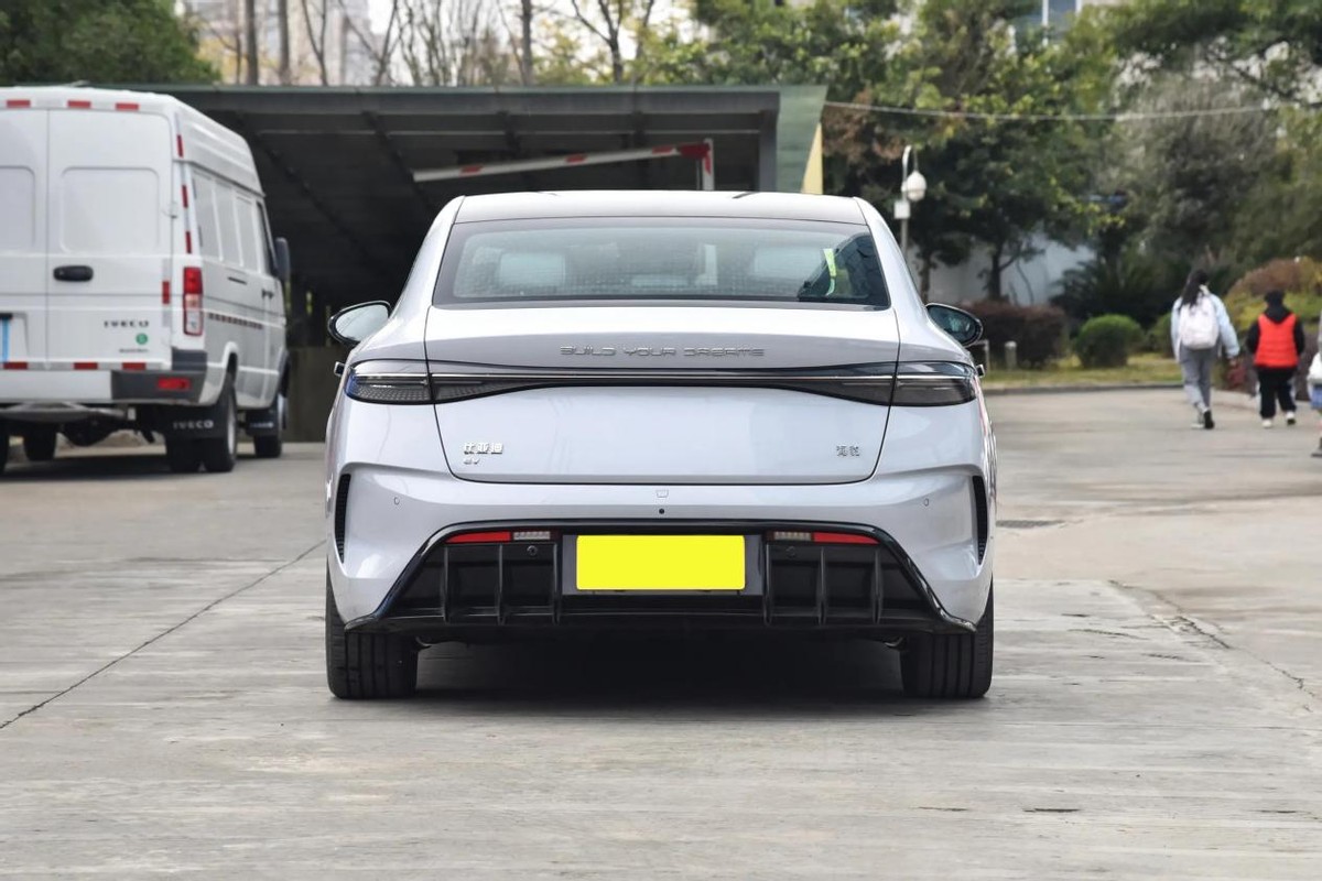 几款颜值和性能高级的电车推荐,10万到15万靠谱的纯电车推荐