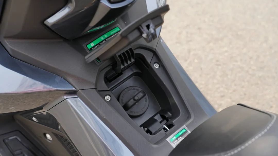 布雷斯通极岳150驾驶体验,布雷斯通极岳adv150霸气改装