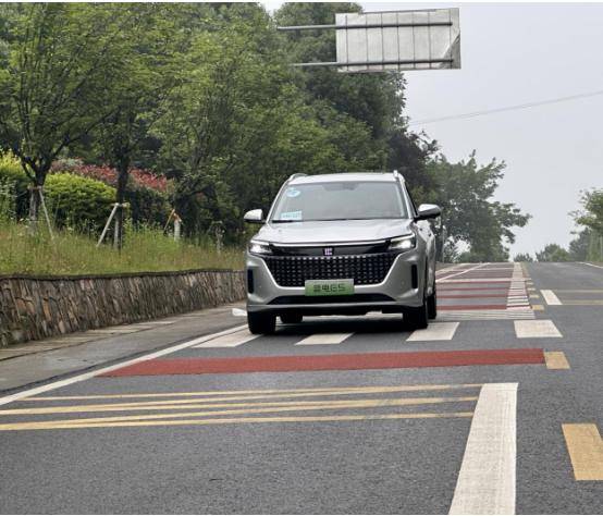 蓝电e5混动空间体验,蓝电e5试驾体验