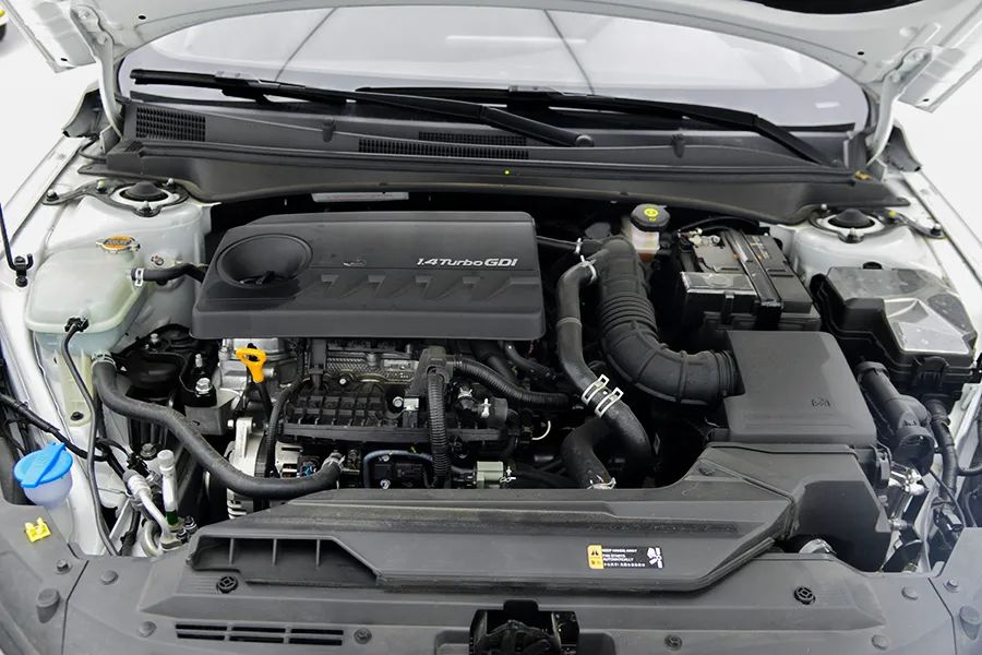 新伊兰特回归时尚,伊兰特颜值吸睛气场强大