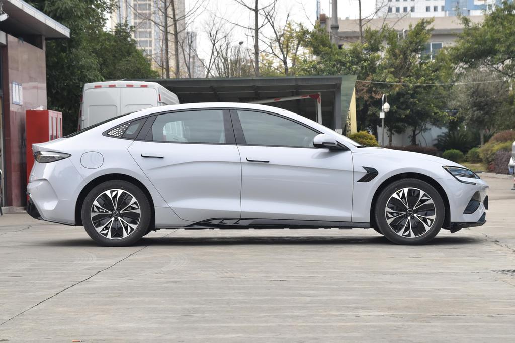 比亚迪技术首款车型海豹开启预售,比亚迪海豹dmi冠军版