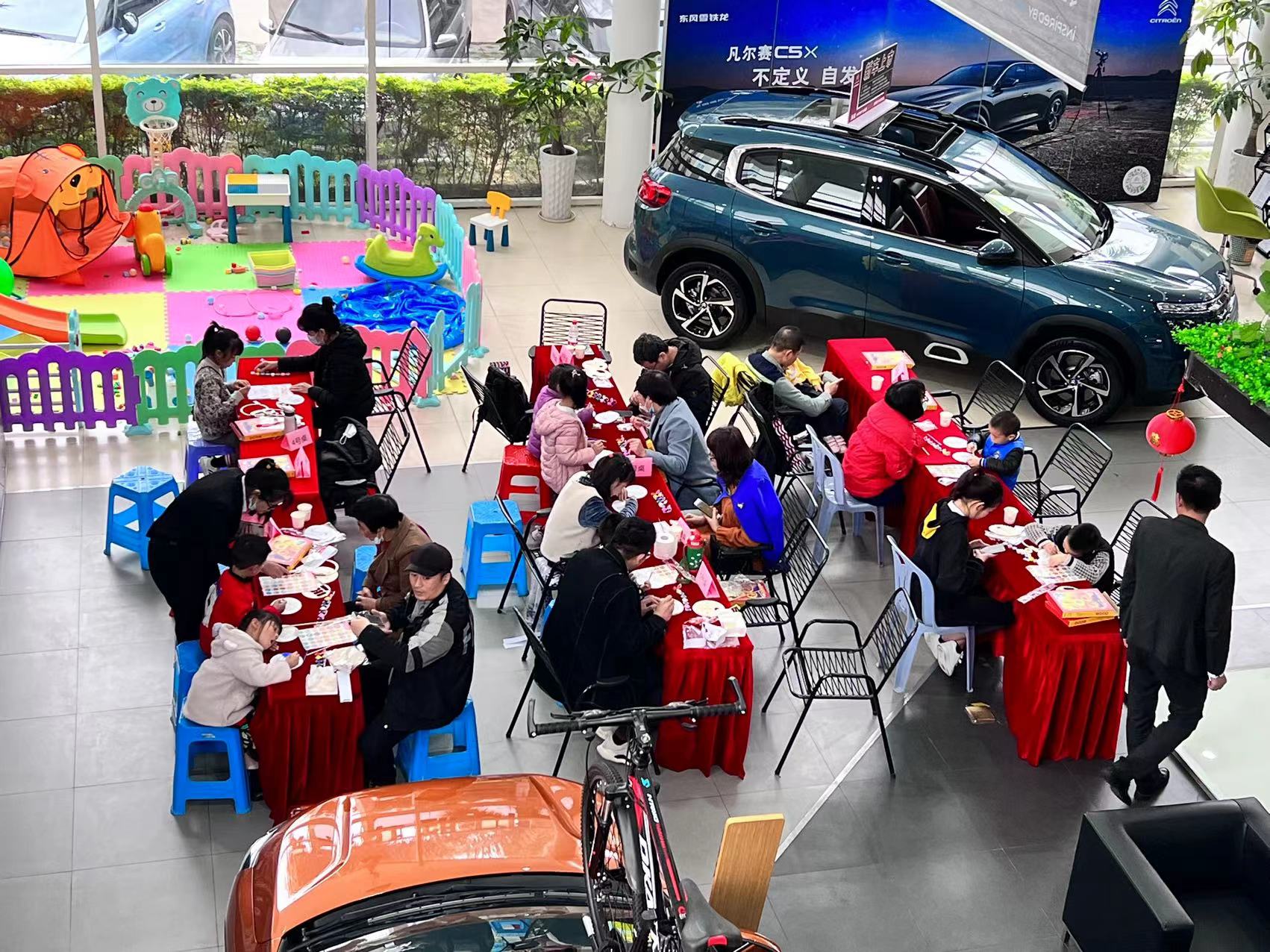 幼儿园庆元宵节亲子手工灯笼,亲子手工灯笼展