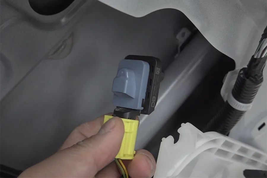 丰田rav4不喷油不点火,丰田rav4不开空调空调能开风扇吗