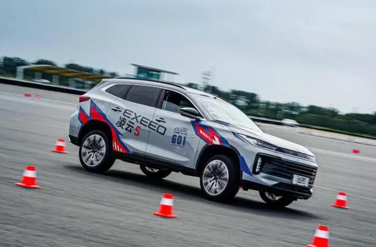 星途凌云2024款四驱星尊越野视频,新款星途凌云优点和缺点