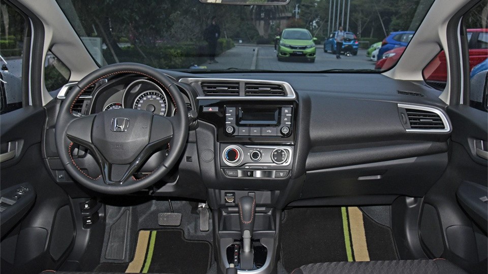 花7万块买五菱宏光mini值不值,买宏光mini和飞度