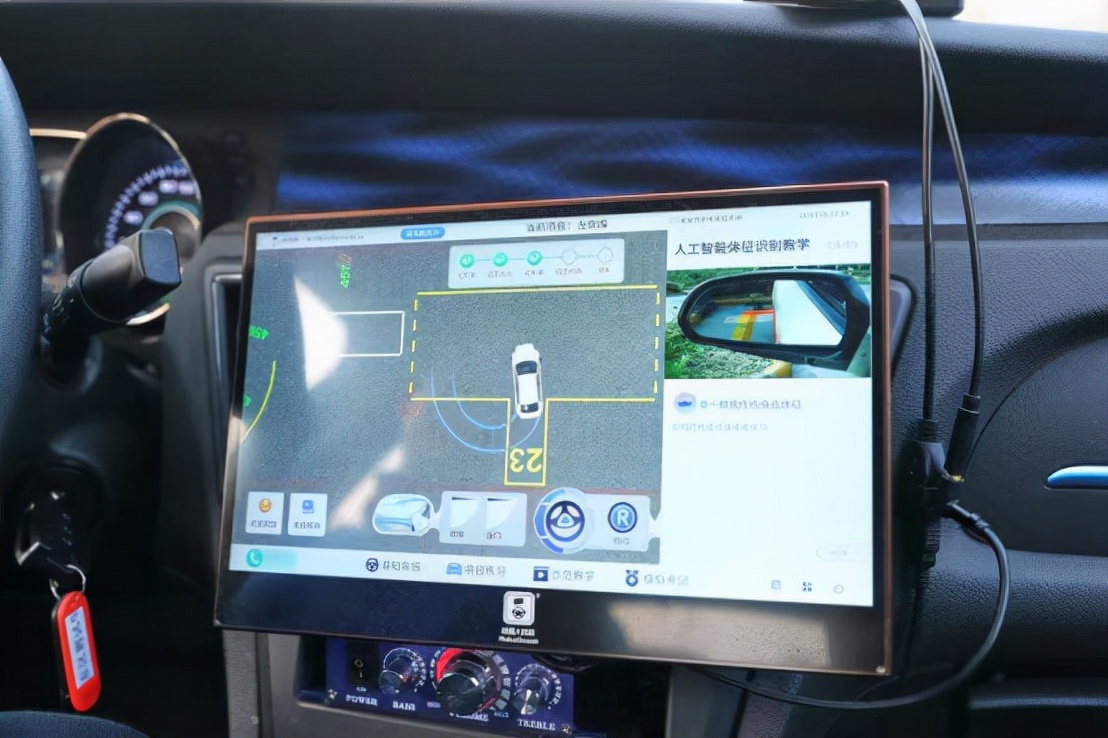 智能学车和教练教车哪个比较好,学车必须要有老司机