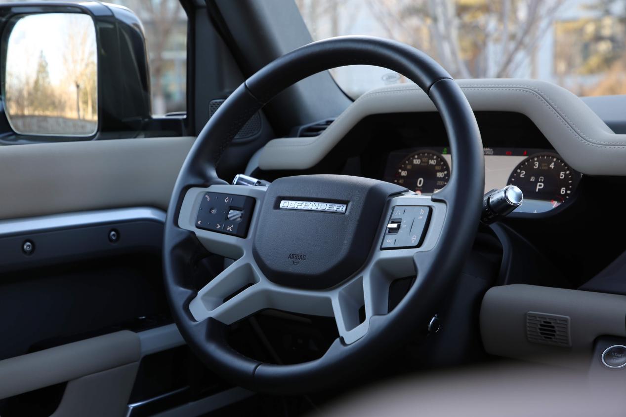 陈震试驾路虎卫士90,怎么优雅的上越野车