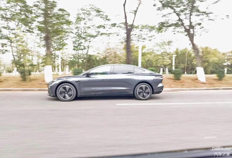 飞凡F7巴赫舒适座舱,飞凡f7巴赫座舱真皮座椅