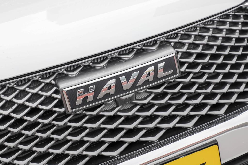 最新哈弗h6前脸造型,哈弗h6两种前脸造型