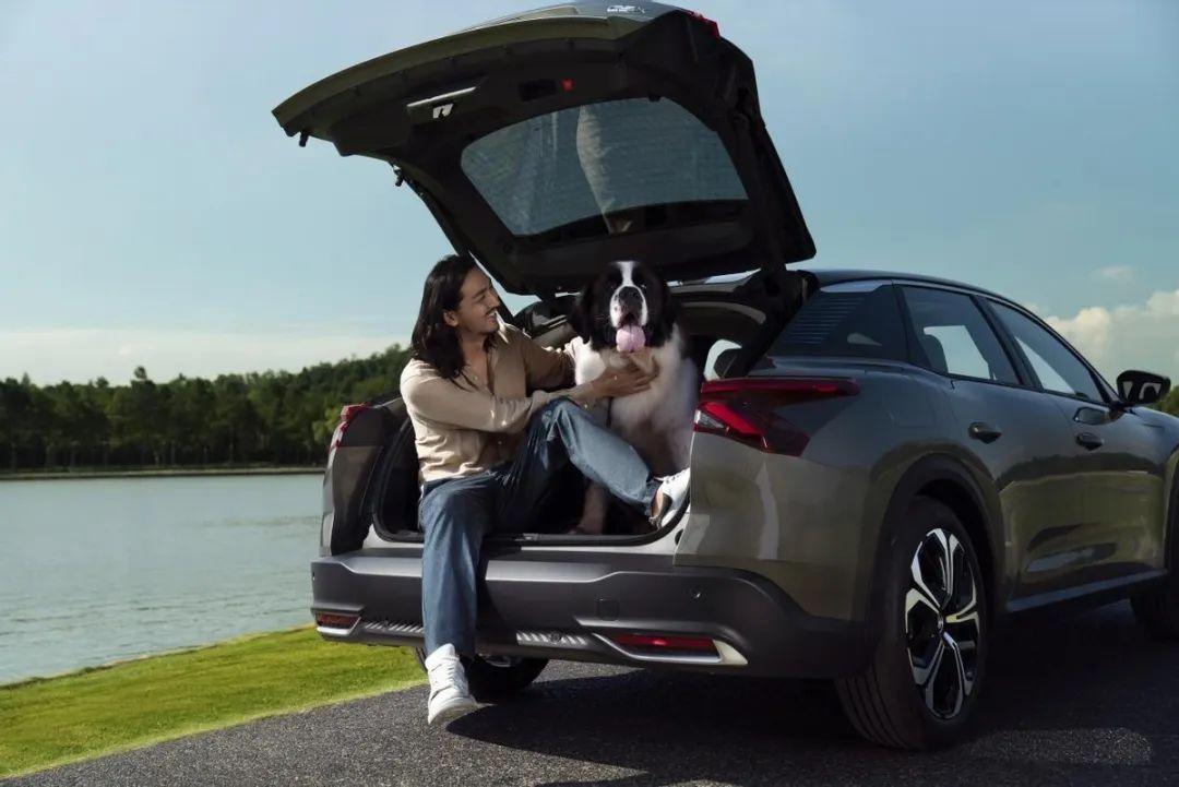 年轻人提雪铁龙凡尔赛c5x,价格不变新凡尔赛c5x哪款值得买