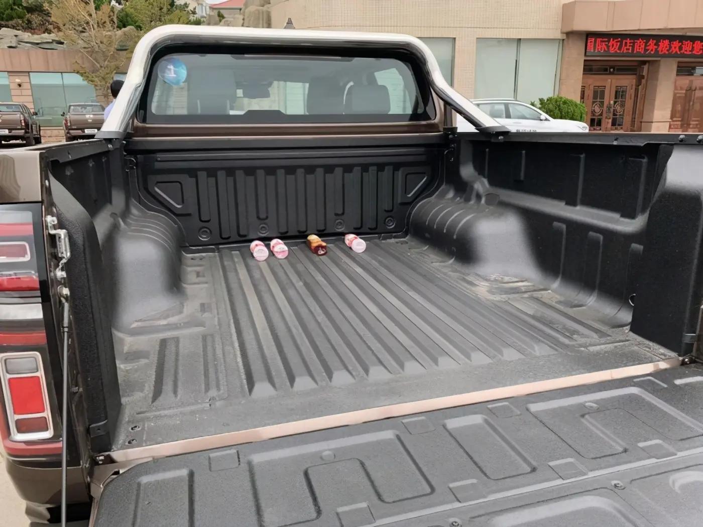 长城炮商用版跟同级别皮卡车对比,全新长城炮高端皮卡路试