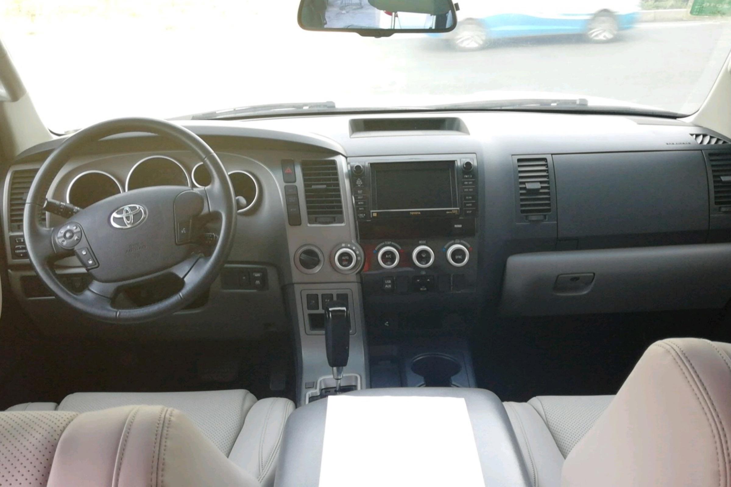 全新丰田红杉国内实车已曝光,丰田红杉哪一款最值得买